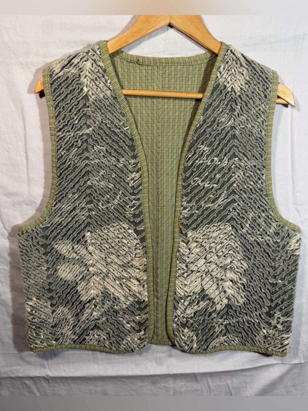 Handmade Art To Wear Olive Green/White Floral Textured Vest Size Medium